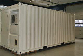CleanTech containern med luftkonditioneringen synlig.